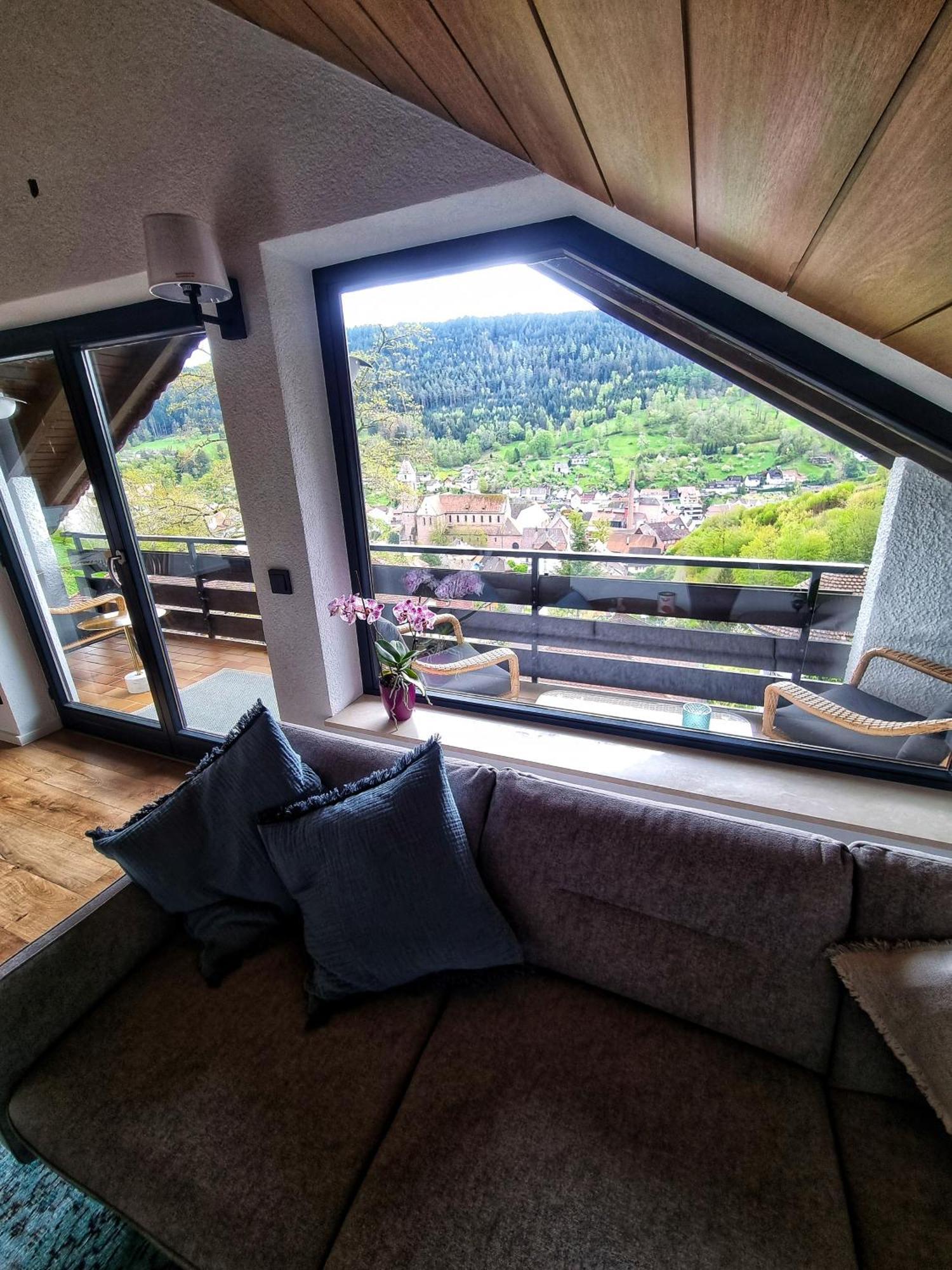 Miu'S Roof Apartment Алпирсбах Екстериор снимка
